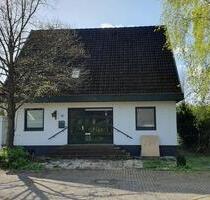 Lichtdurchflutetes Einfamilienhaus mit Vollkeller in ruhiger Sackgassenlage welches auch gewerblich genutzt werden kann. - Neumünster Böcklersiedlung