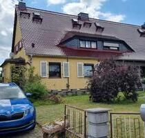 Charmante Doppelhaushälfte mit Ausbaupotenzial & Gartenparadies - Großschirma