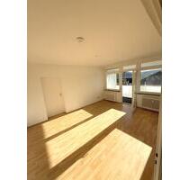 Helle 4-Zimmer-Wohnung mit Loggia und Stellplatz in sonniger Lage - Tauberbischofsheim