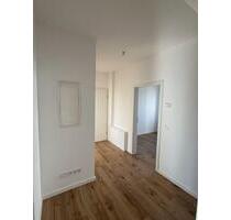 Kernsanierte 3 Zimmer-Wohnung mit Balkon in zentraler Lage - Bad Lippspringe