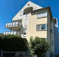 Möblierte helle 3-Zimmerwohnung mit Balkon und Tiefgarage - Winnenden