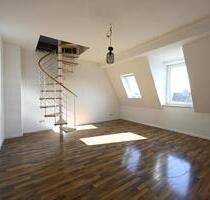 Traumhafte 3-Raum Maisonette-Wohnung, renoviert, zentral, frei - Essen Huttrop