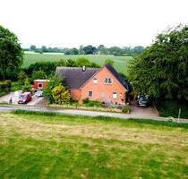 Einfamilienhaus freistehend - 390.000,00 EUR Kaufpreis, ca.  140,00 m² in Böel (PLZ: 24401)