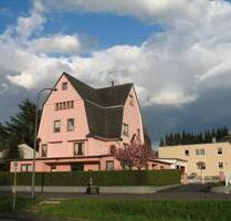 Gepflegte, große Erdgeschoss Wohnung mit eigenem Garten - Lösnich