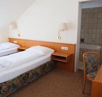 Einfaches Dreibettzimmer mit Bad - Bad Bevensen