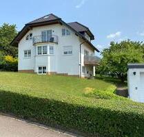 Wunderschöne 3 Zimmer Wohnung im Grünen mit Balkon und Garage - Neukirchen