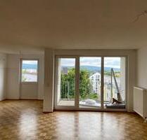 Teilrenovierte 2-Zimmer-Wohnung mit Tageslichtbad und neuer Einbauküche - Frankfurt am Main Kalbach