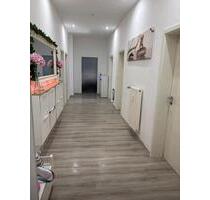 5-6 Zimmer Wohnung - 990,00 EUR Kaltmiete, ca.  155,00 m² in Holzminden (PLZ: 37603)