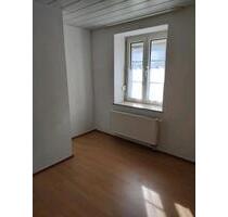 Biete gepflegte Altbauwohnung in Dettelbach-Mainsondheim - Kitzingen