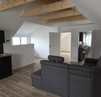 Helle Dachgeschoss-Singlewohnung mit Stellplatz & Keller – sofort - Vohenstrauß