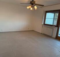 Gepflegte 3 ZKB mit Balkon, Garten und Garage - Lampertheim