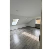 Helle 3-Zimmer-Dachgeschosswohnung in Messmerode – frisch saniert - Wiesbaden Dotzheim