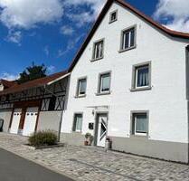 Charmantes Einfamilienhaus mit großem Grundstück & 2 Scheunen - Krautheim
