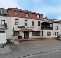 Charaktervoller Mehrfamilienhaus mit Gaststätte & Baugrundstück - Losheim am See