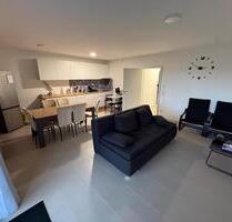 Luxuriöse 2 Zimmer Wohnung mit Stellplatz und Garten - Niederdorfelden