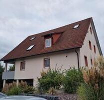 Frisch renovierte lichtdurchflutete 4 Zimmer Wohnung (OG) - Weitramsdorf