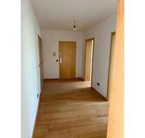 Schöne Wohnung mit großem Balkon, Tiefgarage und Schwimmbad - Duisburg Hamborn