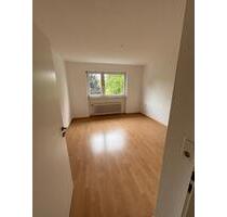 Frisch renoviert: Großzügige 3-Zimmer Wohnung mit Garage & Balkon - Groß-Gerau