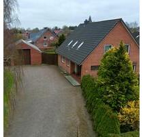 Großzügiges Einfamilienhaus mit Werkhalle in ruhiger Lage - Hattstedt