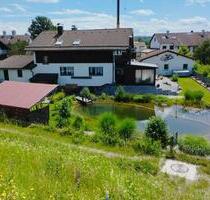 EFH auf großem Grundstück mit Schwimmteich und 5 Garagen - Waldkraiburg