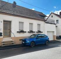 Gepflegtes 1-2 Familienhaus mit großer Garage in NK Münchwies - Blieskastel