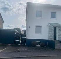 Eck-Reihenhaus mit Garage, Gartenhaus in Pfalzgrafenweiler