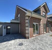 Vermietung: Erstbezug, moderne Erdgeschosswohnung mit Terrasse und Carport in Westoverledingen