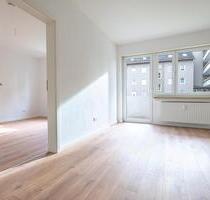 Frisch sanierte 2-Zimmer Wohnung mit Balkon & neuer Einbauküche in Augsburg-Lechhausen zum Erstbezug