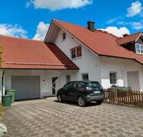 Zentral und doch ländlich - Gepflegte Doppelhaus-Hälfte in ruhiger Lage am Ortsrand von Adlkofen