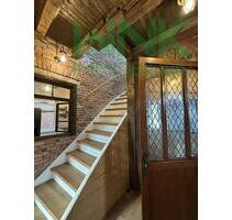 Cuxhavener Schmuckstück: Historisches Flair mit Design-Küche, Holztreppe & Sichtmauerwerk