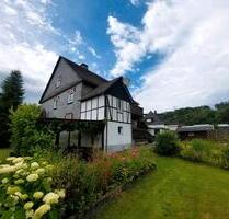 charmantes, weitläufiges und freistehendes Fachwerk-Bauernhaus - Bestwig