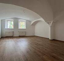 helle 2 Zimmer-Wohnung in zentraler Lage von Naumburg - Naumburg (Saale)