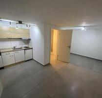 SOFORT EINZIEHEN! – Charmante 1-Zimmer-Souterrainwohnung in Oberneuching von Privat.