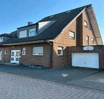 Großzügige Zwei-Familienhaus mit Pool in Willich