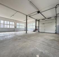 TOP-Gewerbehalle auf 752 m². Besonders hell. 3 Büros, Aufenthaltsraum, Toiletten. Stellplätze. - Deißlingen