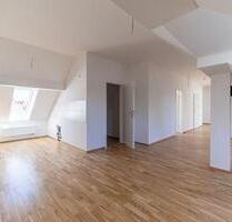 WG-taugliche 4 Zimmer Dachgeschoßwohnung! - Nürnberg Falkenheim