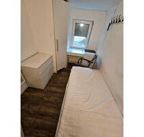 Wohnung Zimmer ab sofort - 400,00 EUR Kaltmiete, ca.  15,00 m² in Stuttgart (PLZ: 70599) Birkach