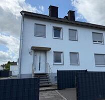 Doppelhaushälfte Werl – 129 m², 4 Garagen, frei