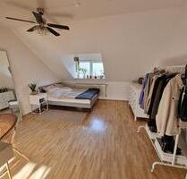 2 Zimmer DG Wohnung in Frankfurt Nied - Frankfurt am Main