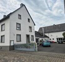 großes Haus mit Grundstück - 360.000,00 EUR Kaufpreis, in Blankenrath (PLZ: 56865)