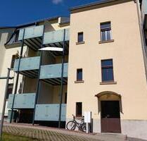 2-Zimmer Wohnung im Erdgeschoss mit Balkon in ruhiger Lage in der Karlstraße, ab sofort bezugsfertig - Crimmitschau