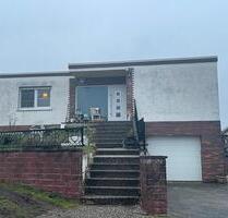 Haus mit Einliegerwohnung, Garten und Garage - Lohra