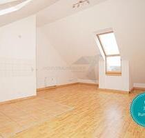 Romantische 2 Raum DG-Wohnung mit Aufzug, Tageslichtbad und tollem Wohn-Koch-Essbereich - Chemnitz