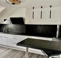 Traumhaft schöne 3 Zimmer Wohnung im Zentrum, teilmöbliert, Einbauküche - Hof Altstadt