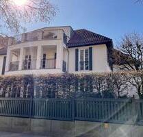 Traumhafte 3-Zimmer-Wohnung mit großem Balkon und Gartennutzung in Berlin-Dahlem