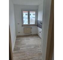 ruhige 2 Raum Wohnung in Weißenfels West mit Balkon zu vermieten