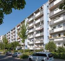 Familien willkommen: 4-Zimmerwohnung mit Balkon und Aufzug im 2.OG! - Dresden Prohlis