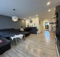 Super 3,5 Zimmer Whg. m. großem Balkon, EBK, Garage, Stellplatz - Leutenbach