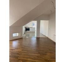 5-Raum-DG-Wohnung, Erstbezug, EK, 2 Bäder, Balkon, am Marktplatz - Halle (Saale)