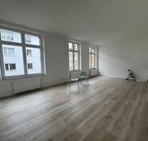 Renoviert, Waldnähe, Altbau, hohe Decken, Balkon, optimal für Familien mit EBK - Düsseldorf Stadtbezirk 7